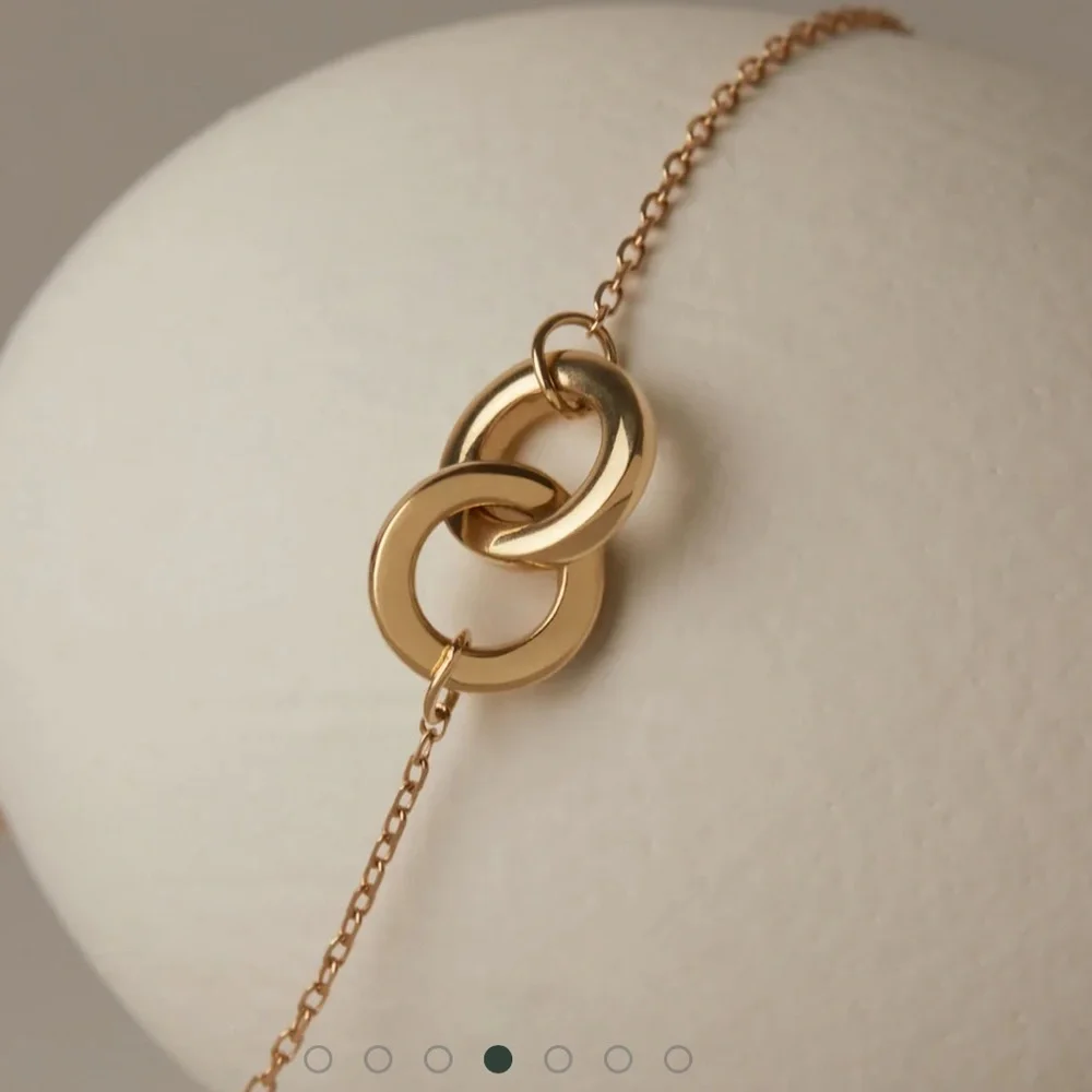 Au Rate Connection Necklace -Elegant Gold Interlocking Circle Necklace - Picture 2 of 8